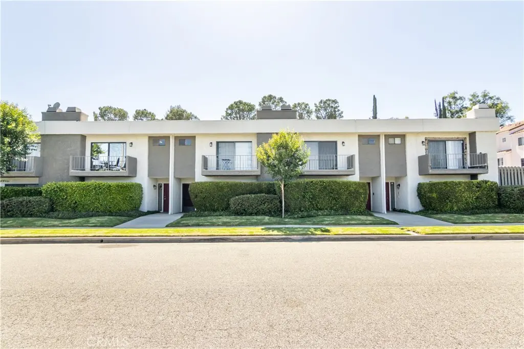 4327 Freedom 5, Calabasas, CA — listing photo 1