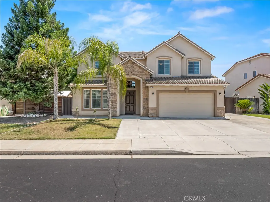 Single Family Residence for sale at 2686 Robinwood, Clovis, CA featuring 4 beds and 4 baths
