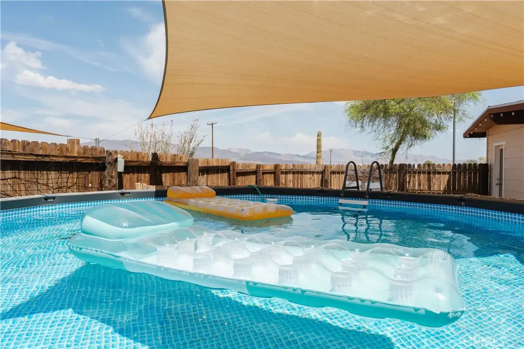 80277 Wikieup, 29 Palms, CA — listing photo 1