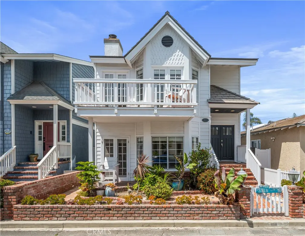 Residential Lease for rent at 459 35th Street, Manhattan Beach, Los Angeles County, CA featuring 5 beds and 4 baths