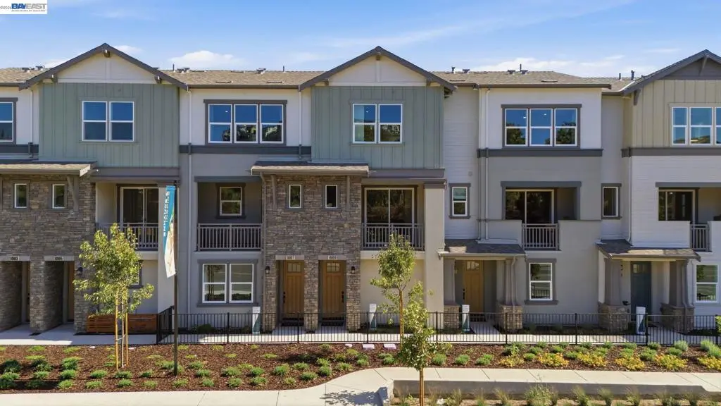 Condominium for sale at 2009 Cascade Way, San Ramon, CA featuring 3 beds and 3 baths