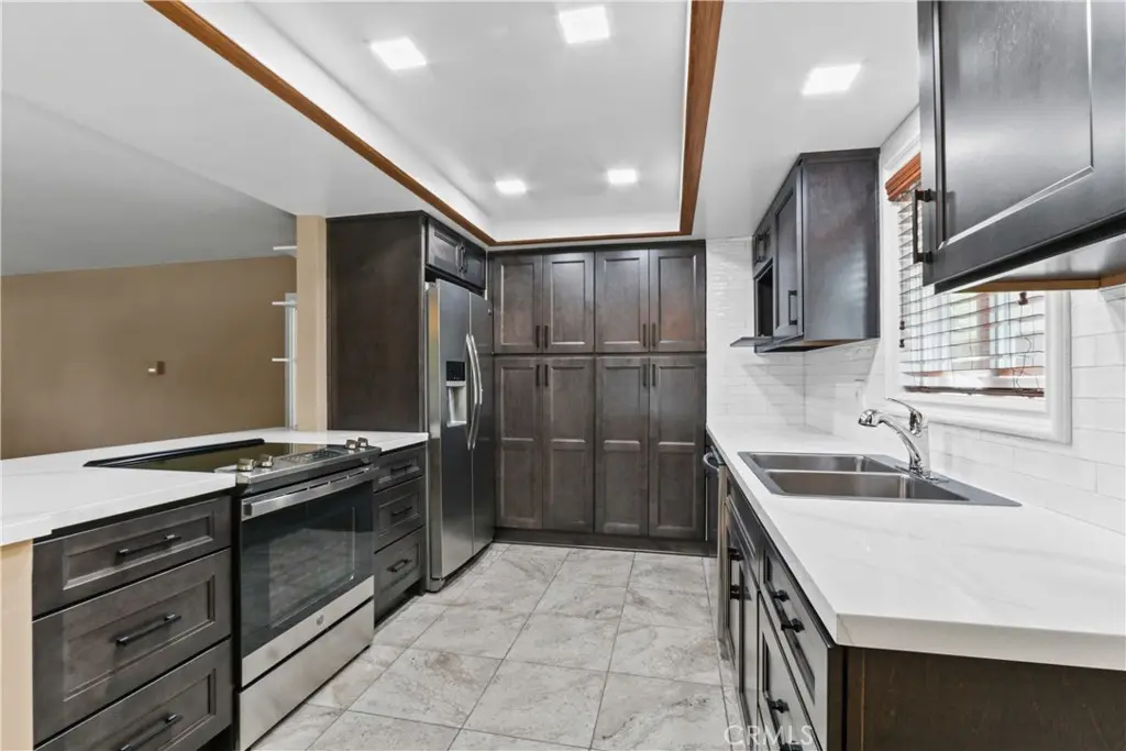 Residential Lease for rent at 2214 E 2nd Street, Long Beach, Los Angeles County, CA featuring 3 beds and 2 baths