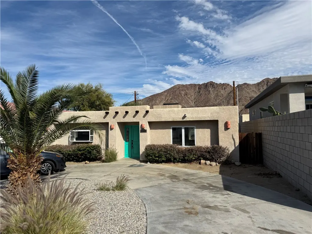 Residential Lease for rent at 54066 Avenida Velasco, La Quinta, Riverside County, CA featuring 2 beds and 2 baths