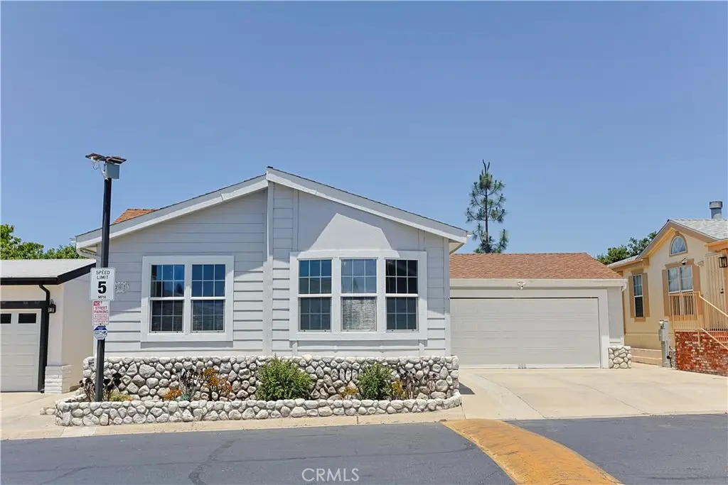 23301 Ridge Route 207, Laguna Hills, CA — listing photo 1