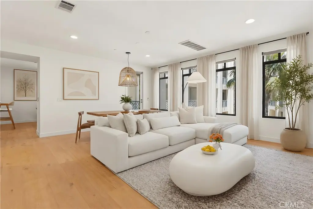 5625 Crescent Park W 207, Playa Vista, CA — listing photo 1