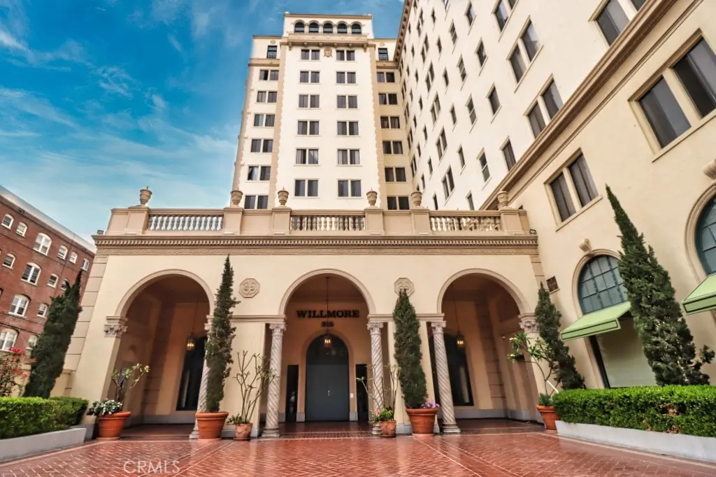 Residential Lease for rent at 315 W 3rd Street 1006, Long Beach, Los Angeles County, CA and 1 bath