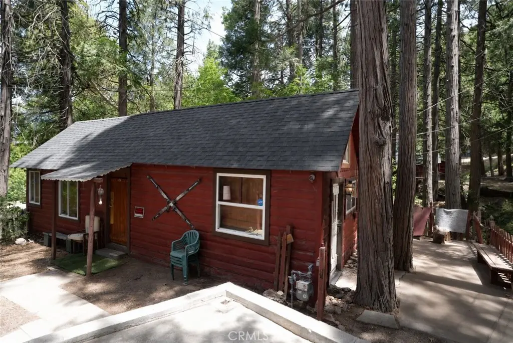 25020 Moon Drive, Crestline, CA — listing photo 1