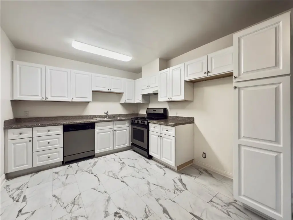 Residential Lease for rent at 1908 Gardena Avenue 11, Glendale, Los Angeles County, CA featuring 2 beds and 2 baths