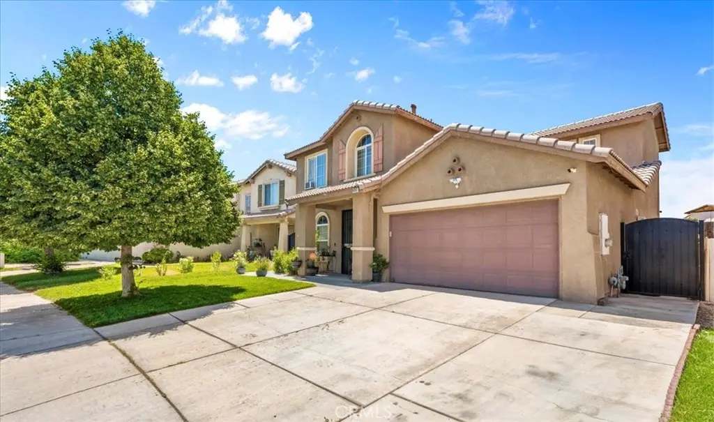 Single Family Residence for sale at 14267 Grayfox Ln, Victorville, CA featuring 3 beds and 3 baths