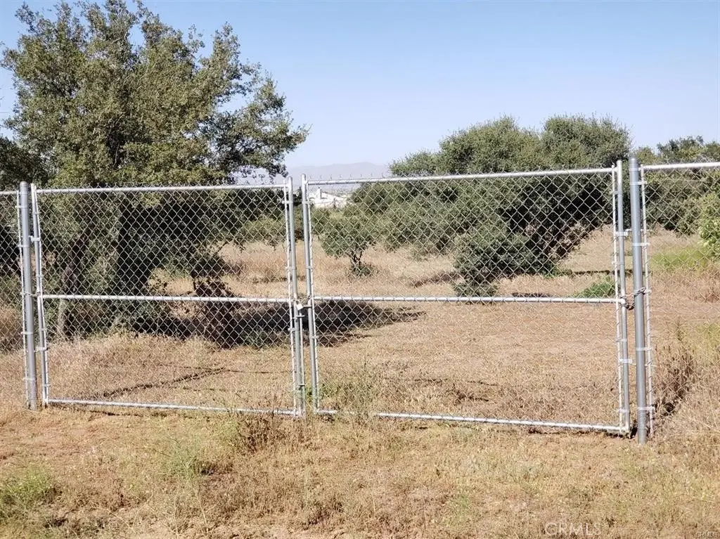 9922 Emerson Road, Oak Hills, CA — listing photo 1