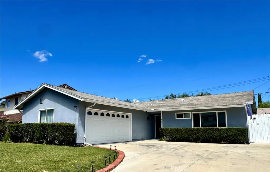 Single Family Residence for rent at 2065 Morley, Simi Valley, CA featuring 3 beds and 2 baths