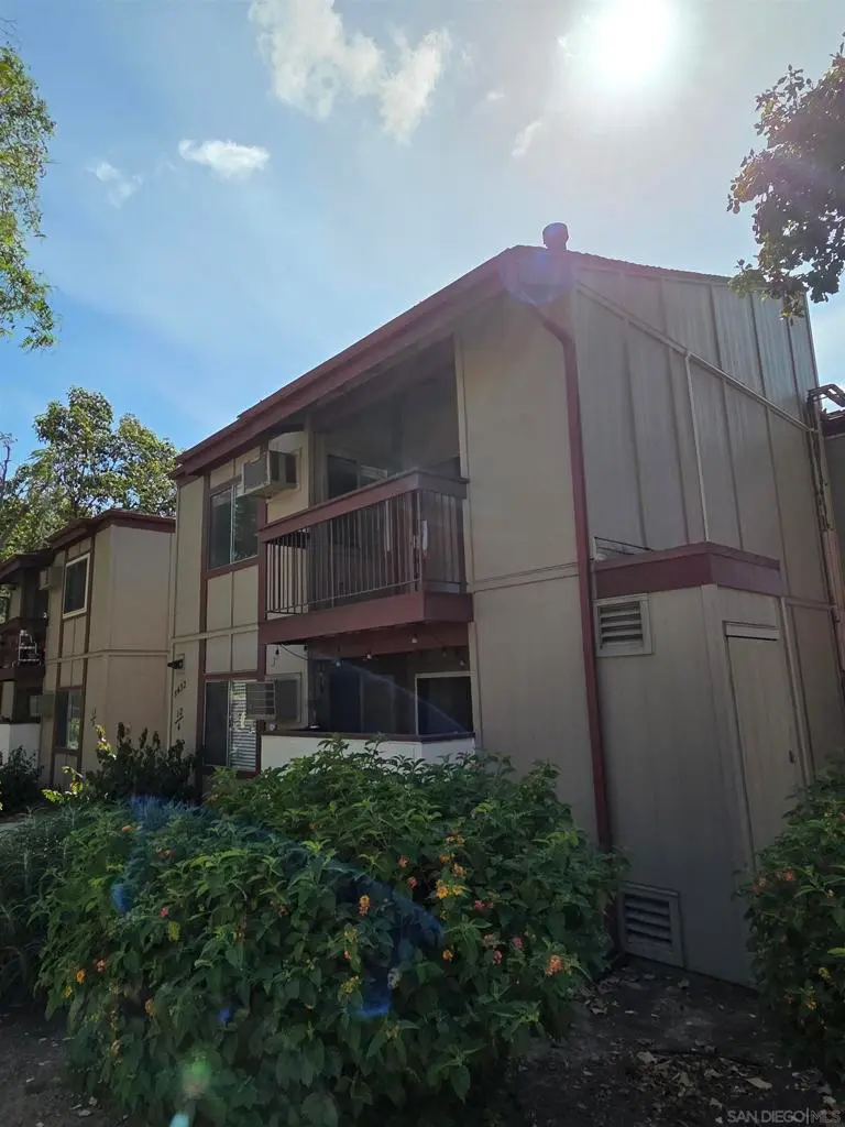 Single Family Residence for rent at 5432 Adobe Falls Rd. 12, San Diego, CA featuring 2 beds and 2 baths
