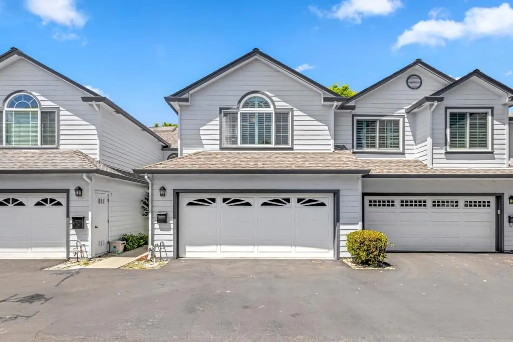 Townhouse for sale at 141 Orchard Oak Circle, Campbell, CA featuring 3 beds and 3 baths
