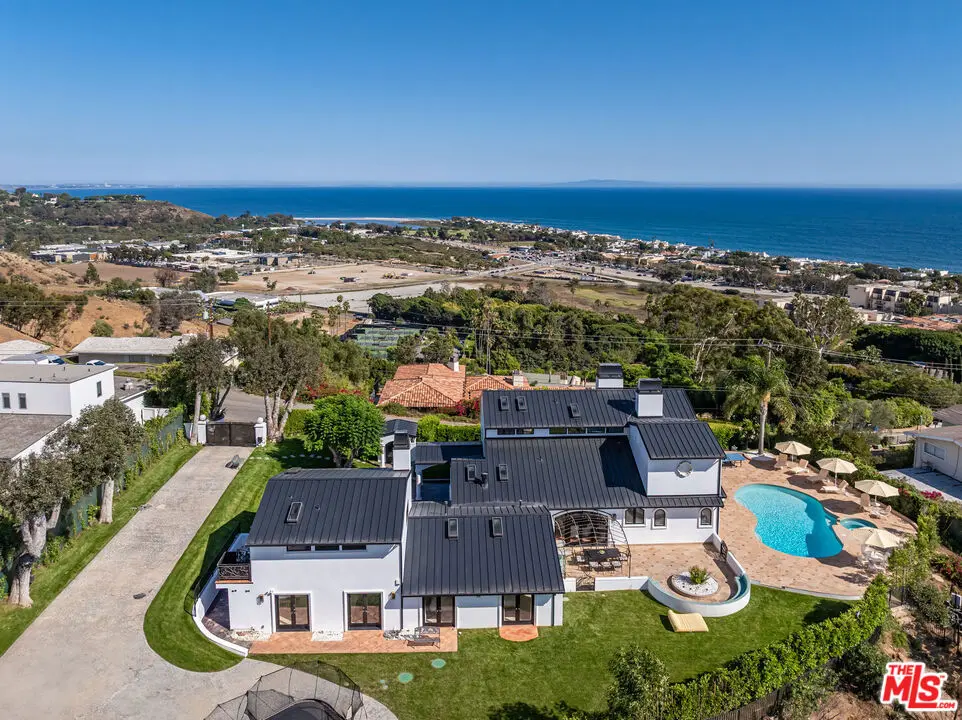 Residential Lease for rent at 3453 Coast View Drive, Malibu, Los Angeles County, CA featuring 5 beds and 6 baths