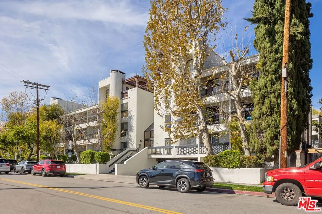15325 Magnolia Boulevard 108, Sherman Oaks, CA — listing photo 1