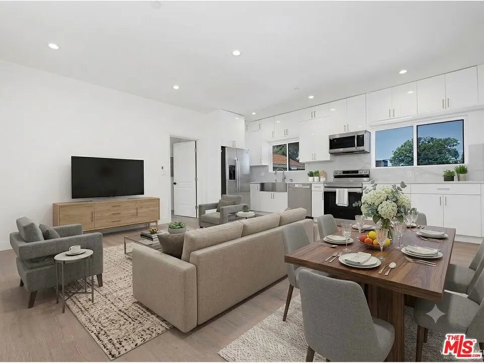 Residential Lease for rent at 6266 Etiwanda Avenue 18254, Los Angeles, Los Angeles County, CA featuring 2 beds and 2 baths