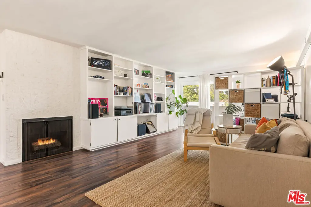 Condominium for sale at 2320 S Bentley Avenue 203, Los Angeles, CA featuring 1 bed and 2 baths