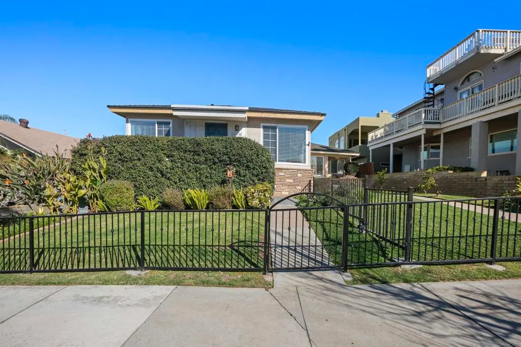 Single Family Residence for rent at 4614 Saratoga Ave, San Diego, CA featuring 2 beds and 1 bath