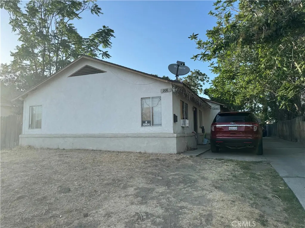 Triplex for rent at 210 E Olive, San Bernardino, CA featuring 1 bed and 1 bath