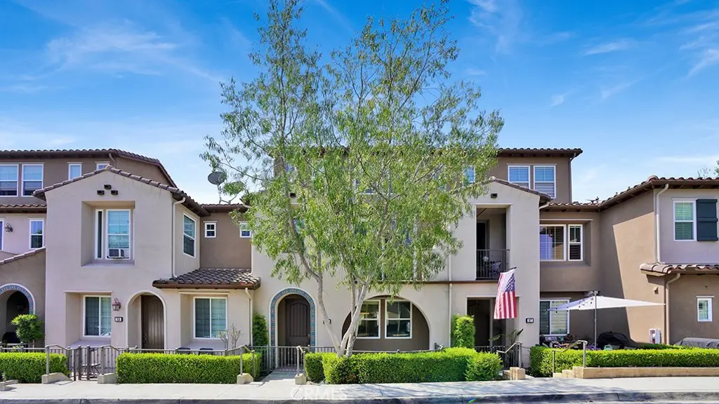 Townhouse for sale at 88 Playa, Aliso Viejo, CA featuring 2 beds and 3 baths