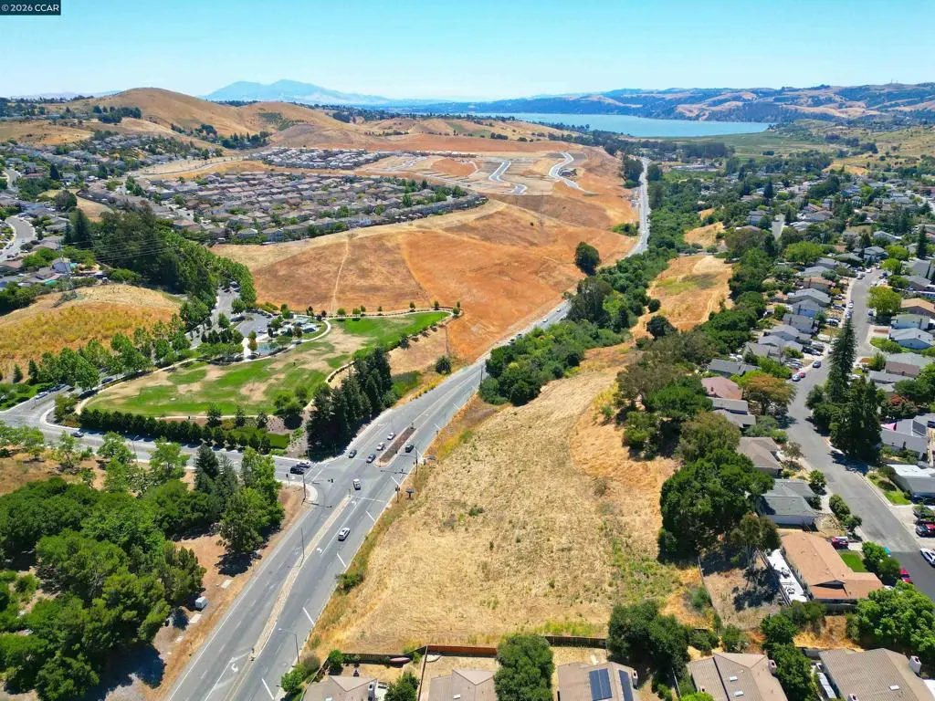 1025 Columbus Pkwy, Vallejo, CA — listing photo 1