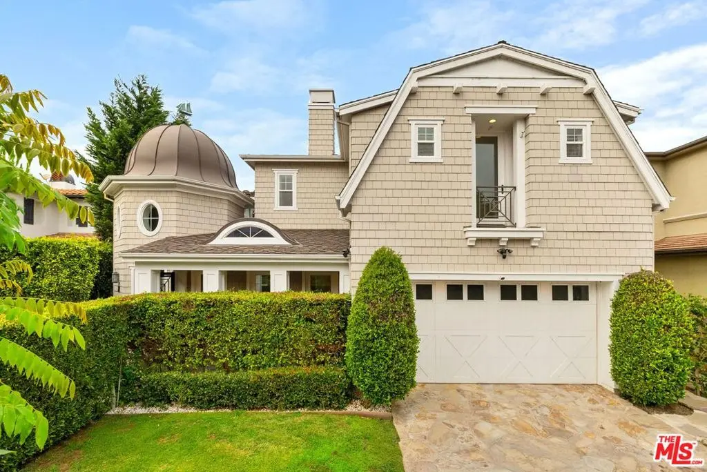 Residential Lease for rent at 7391 Coastal View Drive, Los Angeles, Los Angeles County, CA featuring 4 beds and 5 baths