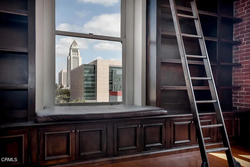 Residential Lease for rent at 257 S Spring Street PHE, Los Angeles, Los Angeles County, CA featuring 1 bed and 2 baths