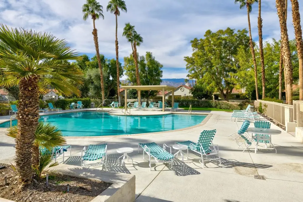 Residential Lease for rent at 43754 Avenue Alicante, Palm Desert, Riverside County, CA featuring 2 beds and 2 baths