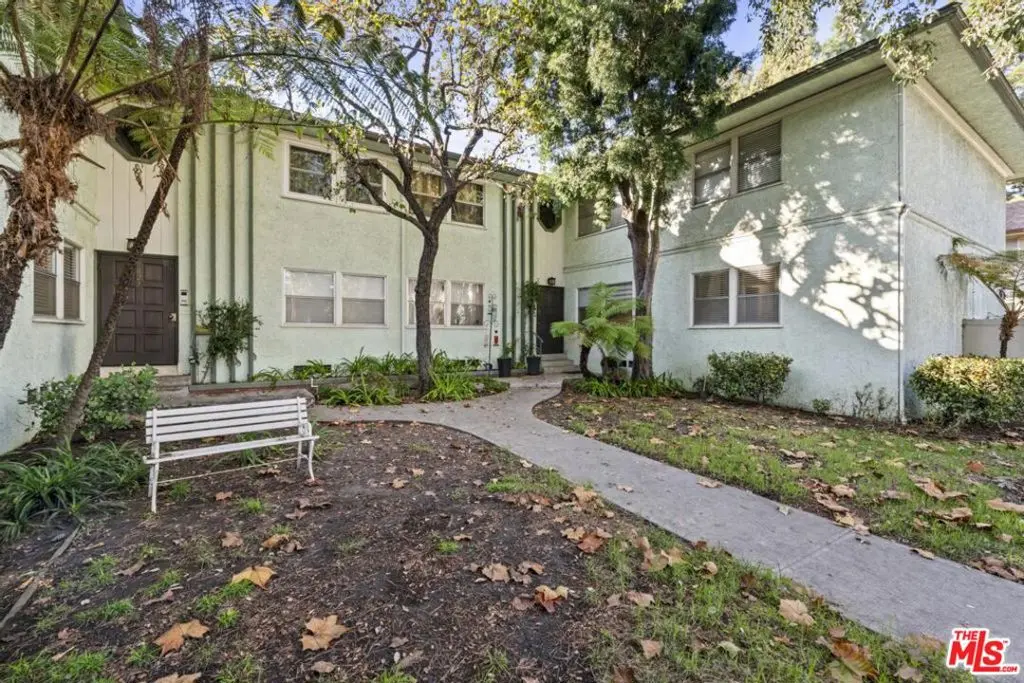Residential Lease for rent at 5825 Bowcroft Street 1, Los Angeles, Los Angeles County, CA featuring 2 beds and 2 baths