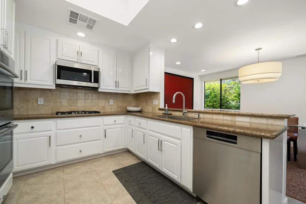 Single Family Residence for rent at 7 Dartmouth Drive, Rancho Mirage, CA featuring 3 beds and 3 baths
