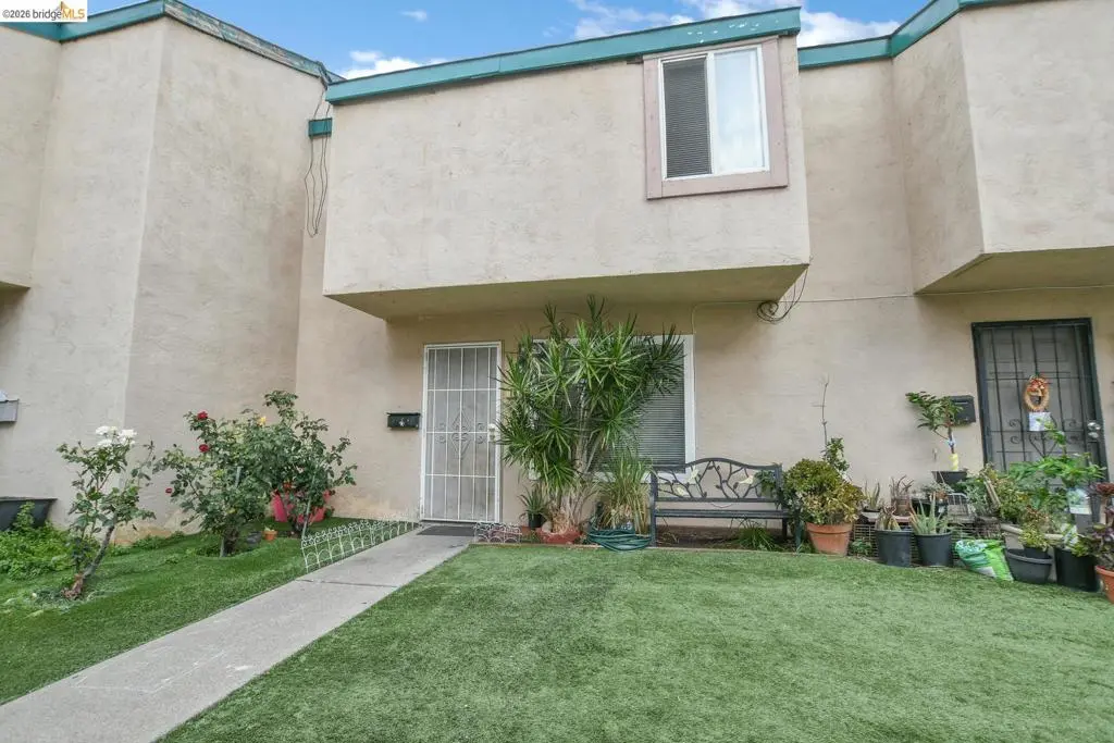 Townhouse for sale at 141 E 15th ST, Pittsburg, CA featuring 3 beds and 2 baths