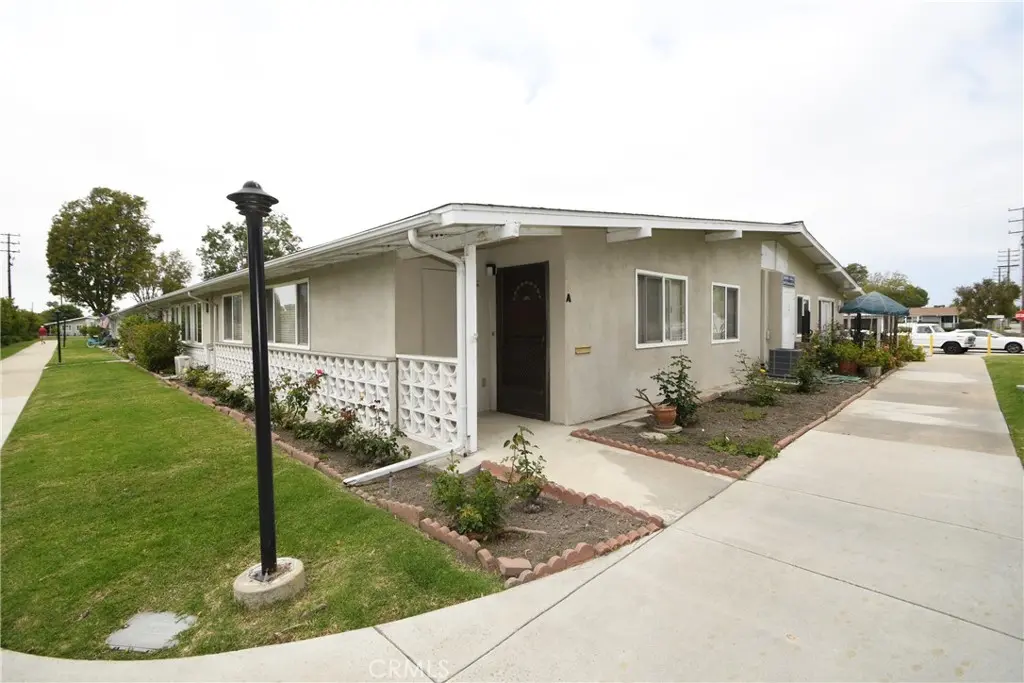 1842 Thunderbird Drive 1A, Seal Beach, CA — listing photo 1