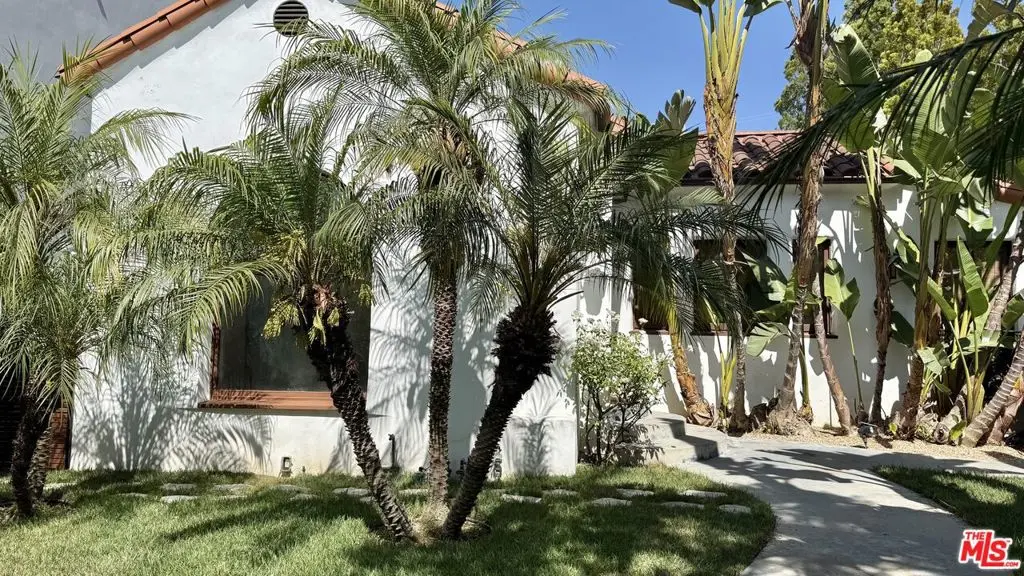 Single Family Residence for sale at 118 N La Peer Drive, Los Angeles, CA featuring 3 beds and 3 baths