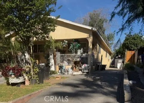 Single Family Residence for sale at 2901 Elm Street, Los Angeles, CA featuring 3 beds and 2 baths