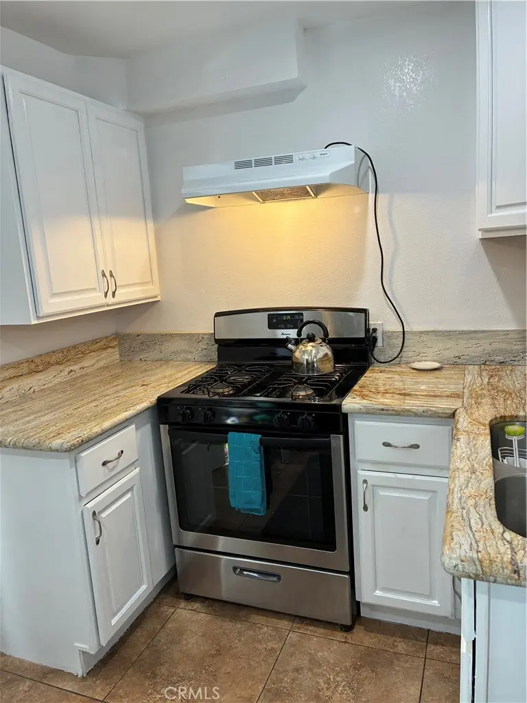 Residential Lease for rent at 5920 Carell, Agoura Hills, Los Angeles County, CA and 1 bath