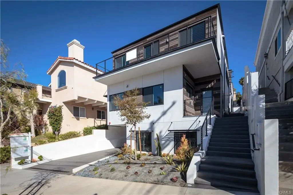 Residential Lease for rent at 716 N Juanita Avenue A, Redondo Beach, Los Angeles County, CA featuring 4 beds and 4 baths