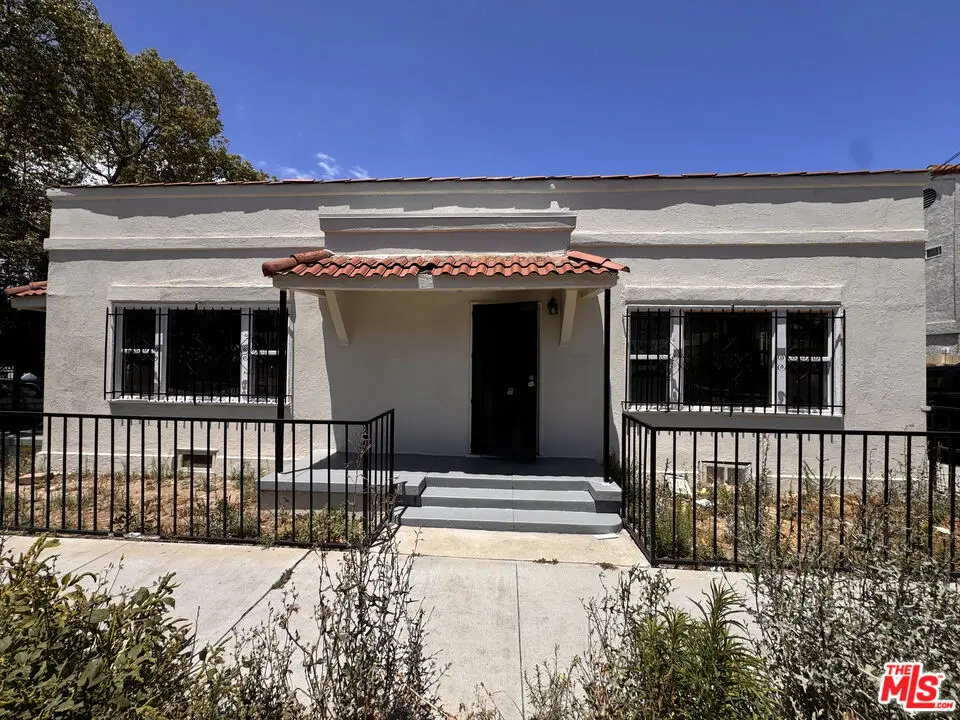 Single Family Residence for rent at 1100 Saint Louis Avenue, Long Beach, CA featuring 2 beds and 1 bath