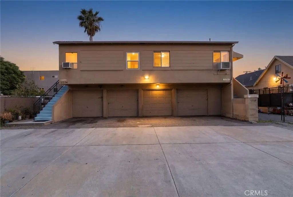 11234 Hatteras, North Hollywood, CA — listing photo 1