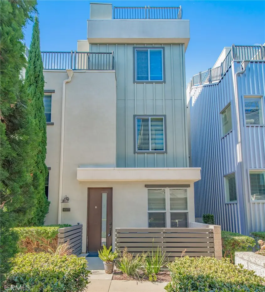 Single Family Residence for sale at 1007 Somerton, Costa Mesa, CA featuring 3 beds and 4 baths