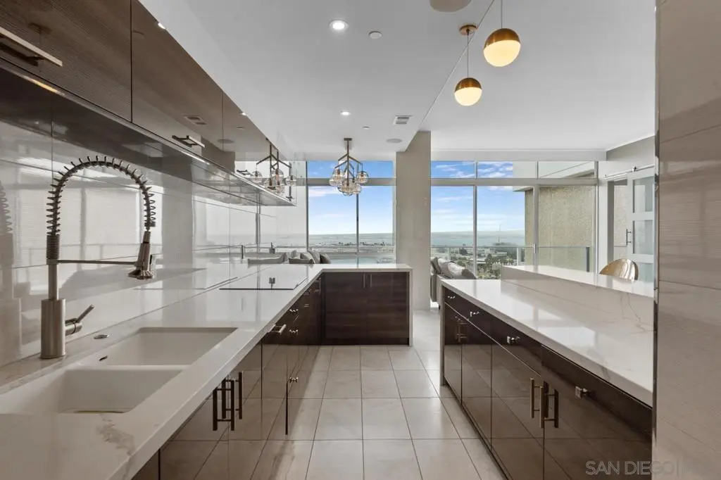 Single Family Residence for rent at 1820 Avenida Del Mundo 1605, Coronado, CA featuring 2 beds and 2 baths