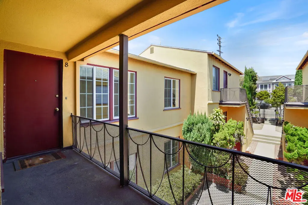 Residential Lease for rent at 3559 Sawtelle Boulevard 8, Los Angeles, Los Angeles County, CA featuring 1 bed and 1 bath