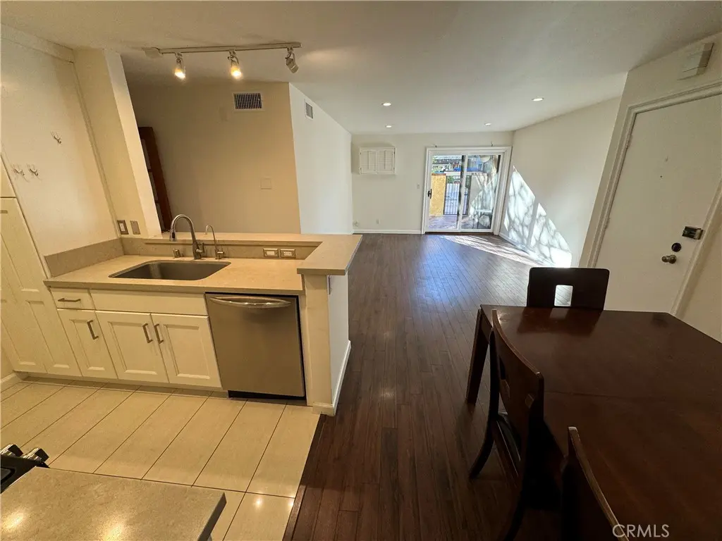 Residential Lease for rent at 365 Burchett Street 110, Glendale, Los Angeles County, CA featuring 1 bed and 1 bath