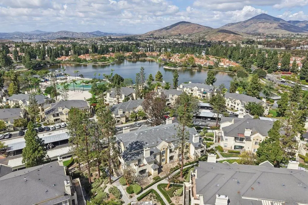 Condominium for sale at 2077 Lakeridge Circle 104, Chula Vista, CA featuring 3 beds and 2 baths