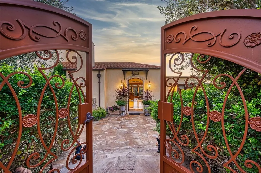Single Family Residence for rent at 31641 Mar Vista Avenue, Laguna Beach, CA featuring 3 beds and 4 baths
