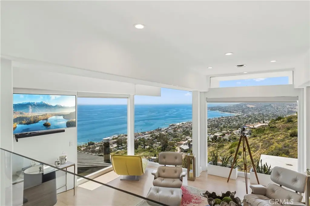 Single Family Residence for rent at 750 Alta Vista, Laguna Beach, CA featuring 3 beds and 4 baths