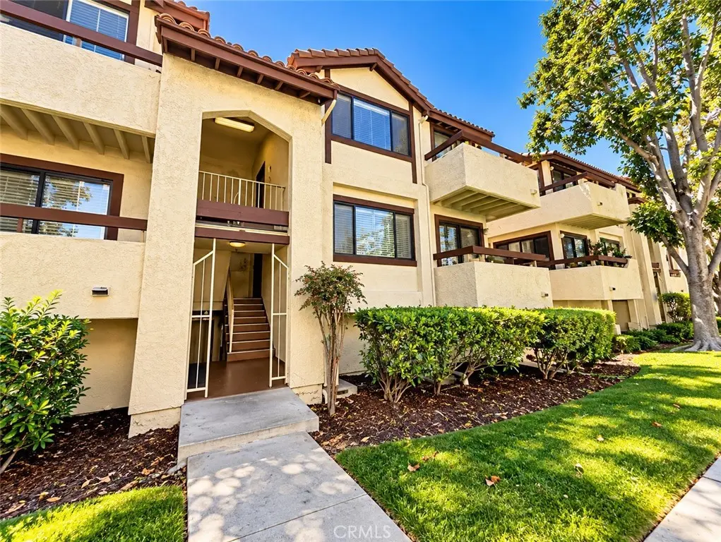 18105 Sundowner Way 978, Canyon Country, CA — listing photo 1