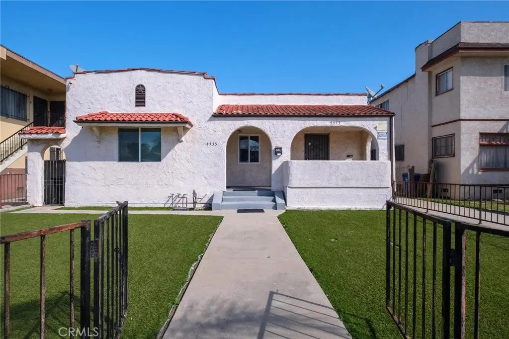 Residential Lease for rent at 4533 Saturn, Los Angeles, Los Angeles County, CA featuring 3 beds and 2 baths