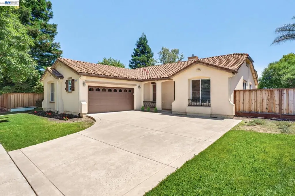 Single Family Residence for sale at 622 Cashew Ct, Brentwood, CA featuring 3 beds and 2 baths