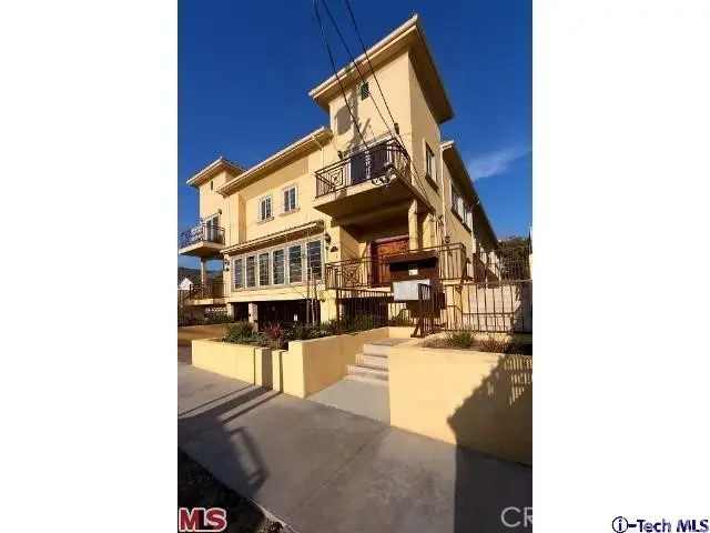10214 Fernglen Avenue 4, Tujunga, CA — listing photo 1