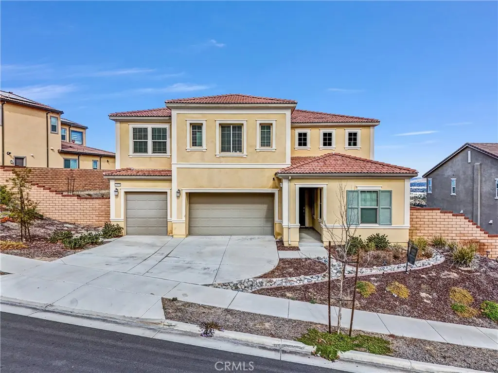 Single Family Residence for sale at 2575 Sierra Bella, Corona, CA featuring 5 beds and 5 baths